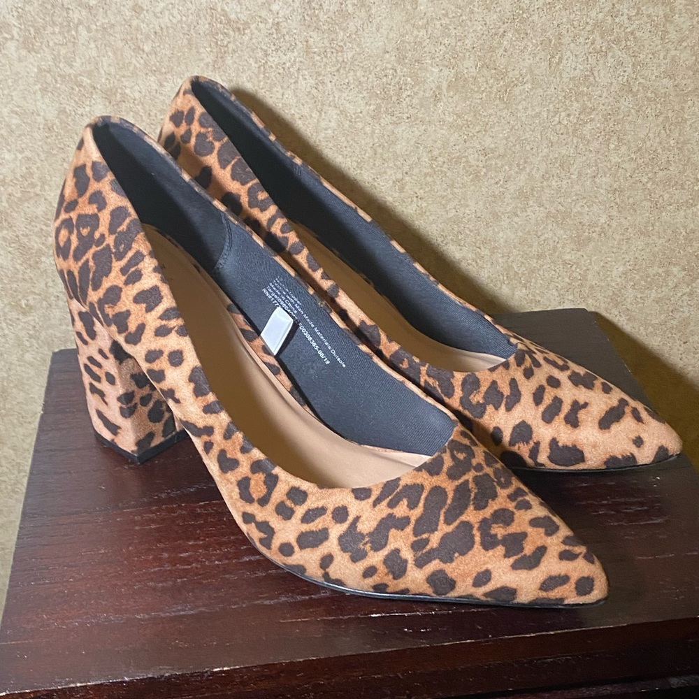 A new Day Cheetah pointed toe chunky heel! Like new condition, lots of wear left - Picture 11 of 11